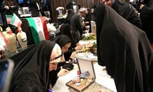 بانوان ارومیه‌ای یک کیلو و ۱۰۰ گرم طلا به جبهه مقاومت هدیه کردند